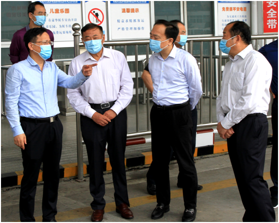 省交通運輸廳黨組書記、廳長章義來到集團公司阜陽長途汽車中心站檢查安全生產(chǎn)工作